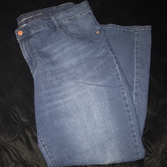 Old Navy Mid Rise - Picture 2 of 6